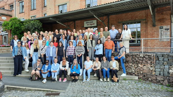 Gruppenbild mit den Mitarbeiterinnen und Mitarbeitern der Gemeinde Meine